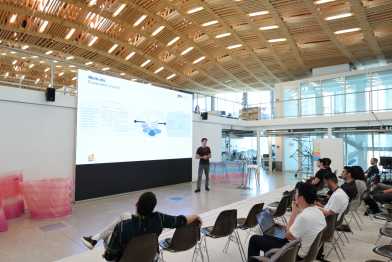 Gustavo presenting at SBE 2025